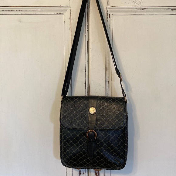 NWOT Rioni signature Miley top buckle Messenger